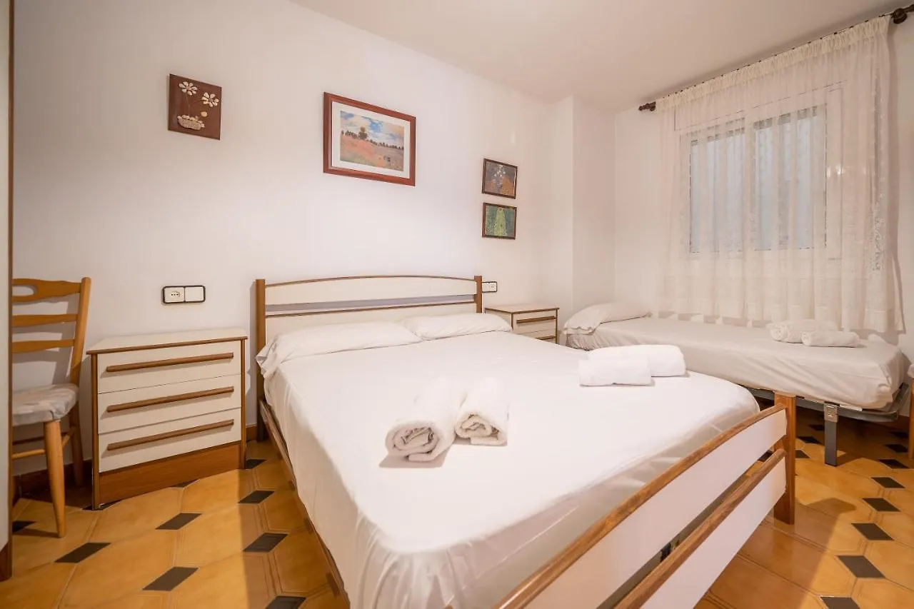 Homeholidaysrentals Tarongers Pineda de Mar Apartment